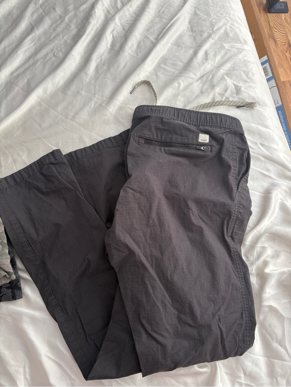 Vuori Charcoal Gray Jogger Pants with Drawstring Womens
